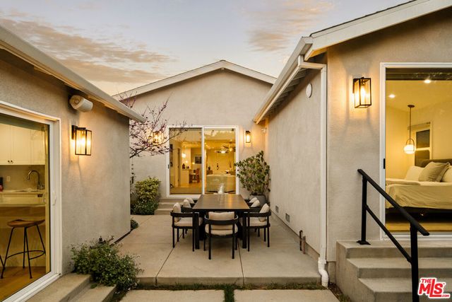 7316 El Manor Avenue, Los Angeles, CA 90045