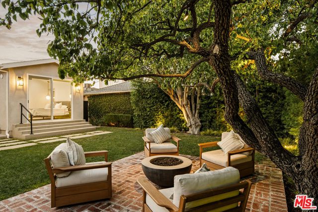 7316 El Manor Avenue, Los Angeles, CA 90045