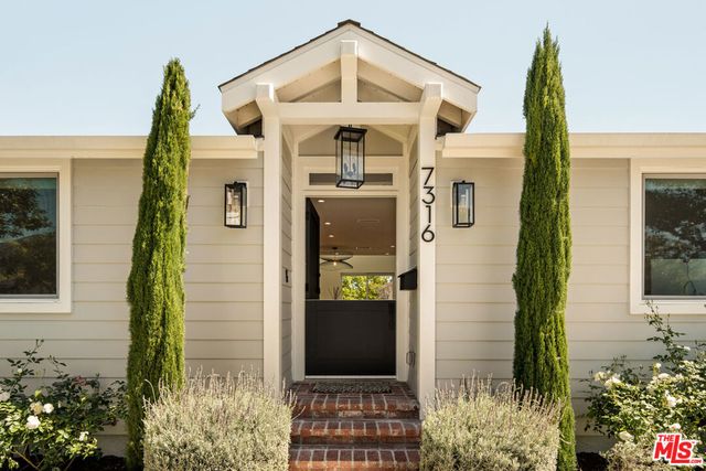 7316 El Manor Avenue, Los Angeles, CA 90045