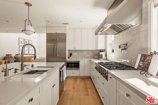 7316 El Manor Avenue, Los Angeles, CA 90045