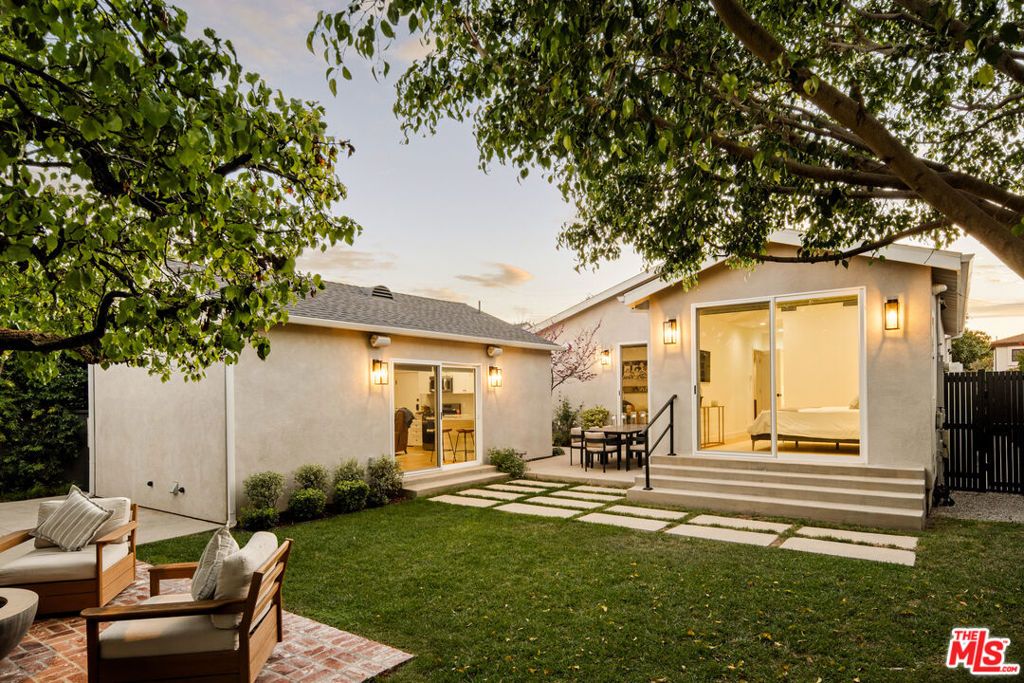 Image 11 of property listing at 7316 El Manor Avenue, Los Angeles, CA 90045