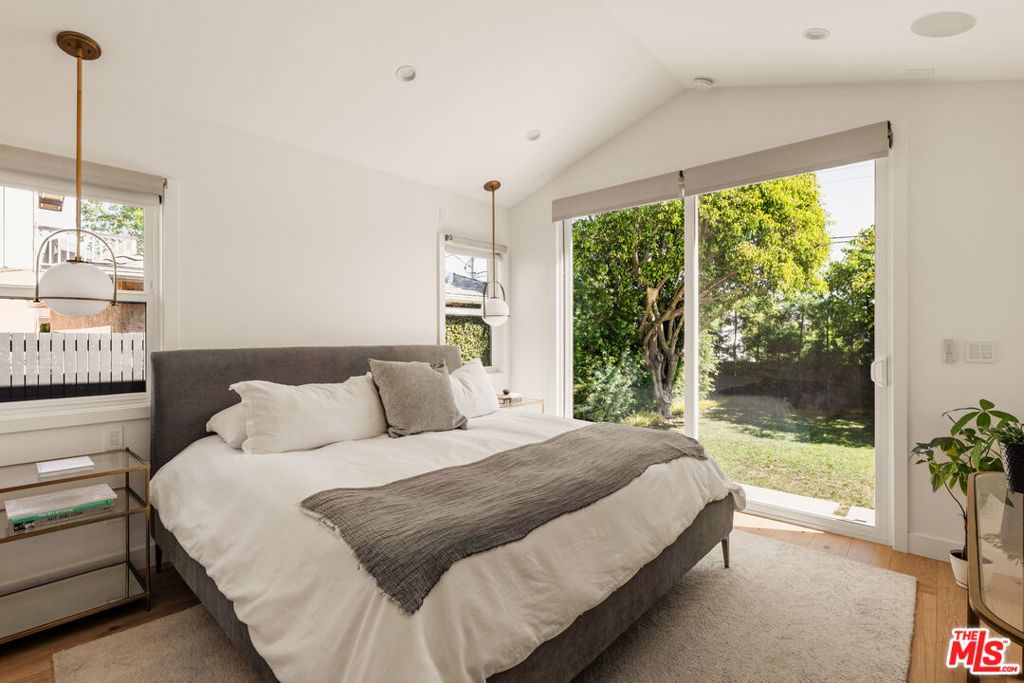 Image 15 of property listing at 7316 El Manor Avenue, Los Angeles, CA 90045