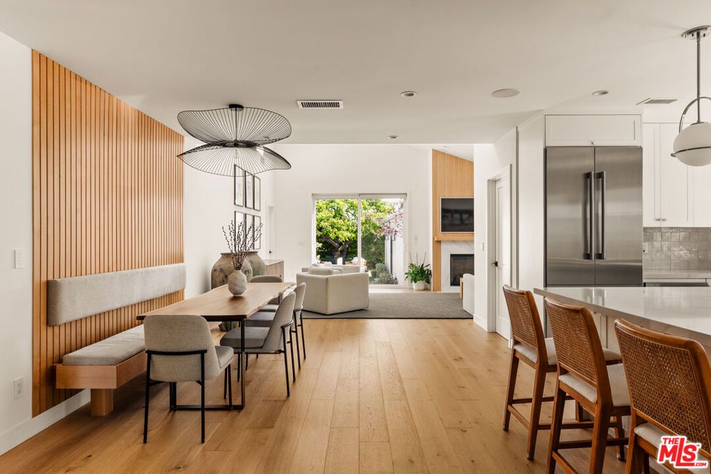 Image 3 of property listing at 7316 El Manor Avenue, Los Angeles, CA 90045