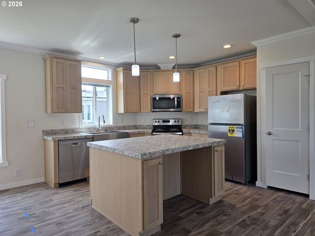 8204 Se POPPY St, Milwaukie, OR 97267