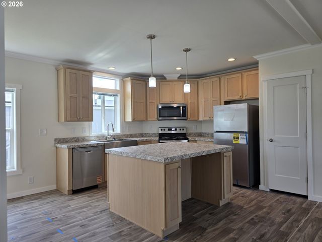 8204 Se POPPY St, Milwaukie, OR 97267