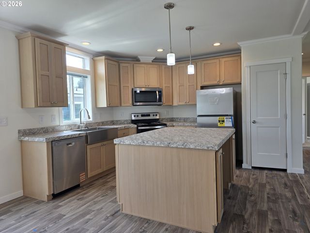8204 Se POPPY St, Milwaukie, OR 97267