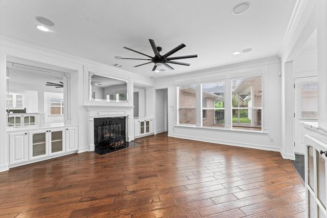 10201 Forest Spring Lane, Pearland, TX 77584