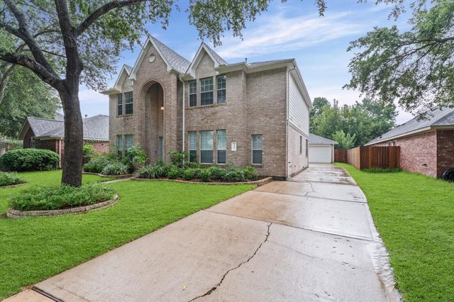 10201 Forest Spring Lane, Pearland, TX 77584