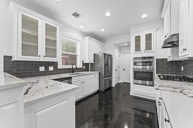 10201 Forest Spring Lane, Pearland, TX 77584