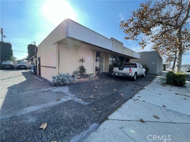 1852 W 17th, Santa Ana, CA 92706