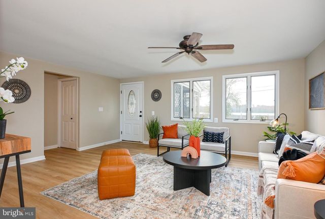 2142 LAKE DR, Pasadena, MD 21122