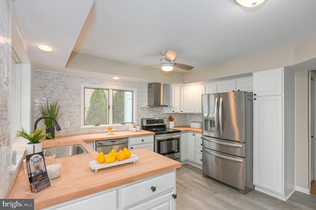 2142 LAKE DR, Pasadena, MD 21122