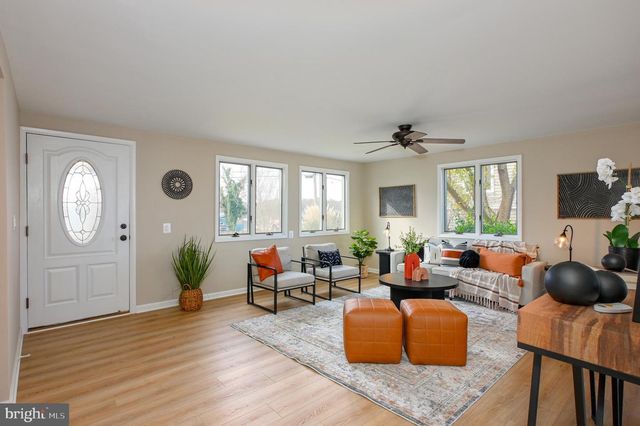 2142 LAKE DR, Pasadena, MD 21122