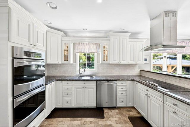 3 Orchard Road S, East Patchogue, NY 11772