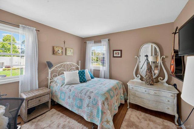 3 Orchard Road S, East Patchogue, NY 11772
