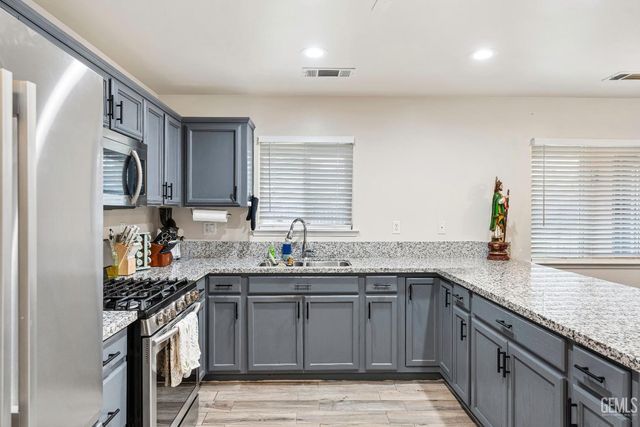 421 Chris Avenue, Shafter, CA 93263