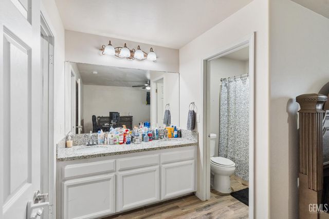 421 Chris Avenue, Shafter, CA 93263