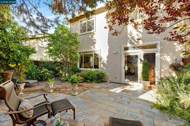 15 Creekside Dr, San Ramon, CA 94583