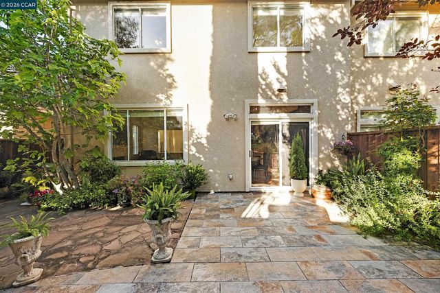 15 Creekside Dr, San Ramon, CA 94583