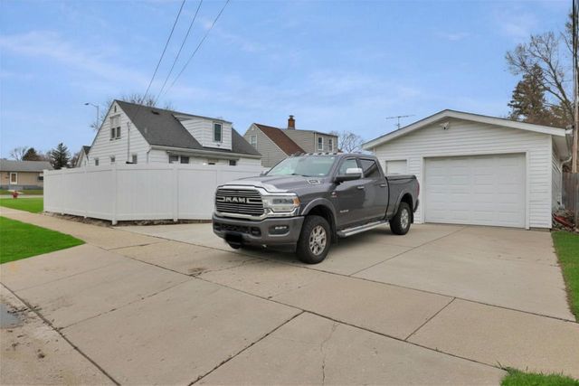 5811 39th AVENUE, Kenosha, WI 53144