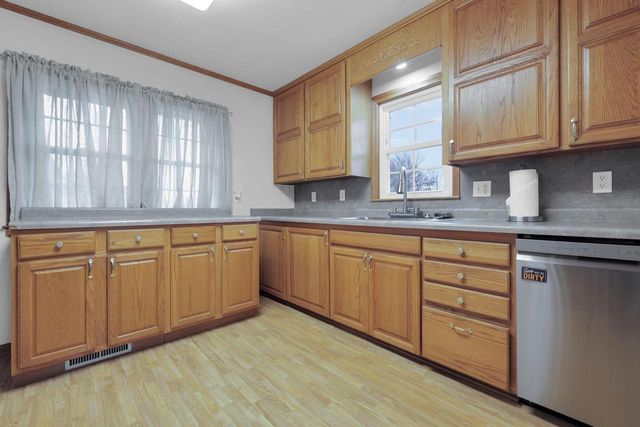 5811 39th AVENUE, Kenosha, WI 53144