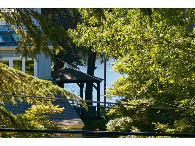 14110 Se FAIROAKS Way, Milwaukie, OR 97267