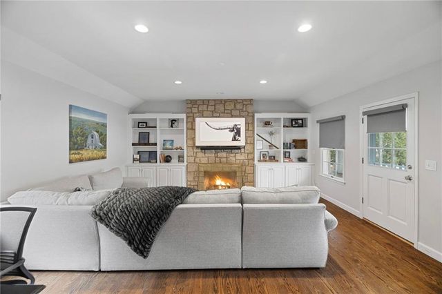 6724 Broadmoor Street, Overland Park, KS 66204