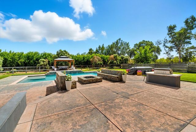 5601 Garst Rd, Modesto, CA 95357