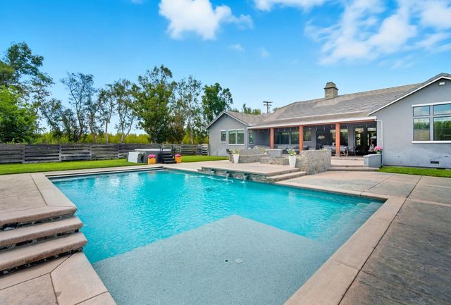 5601 Garst Rd, Modesto, CA 95357