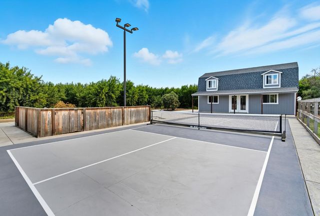 5601 Garst Rd, Modesto, CA 95357