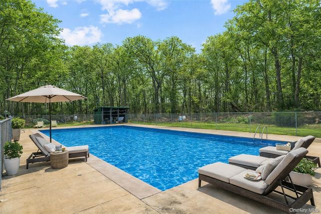 420 Fox Run Lane, Carmel, NY 10512