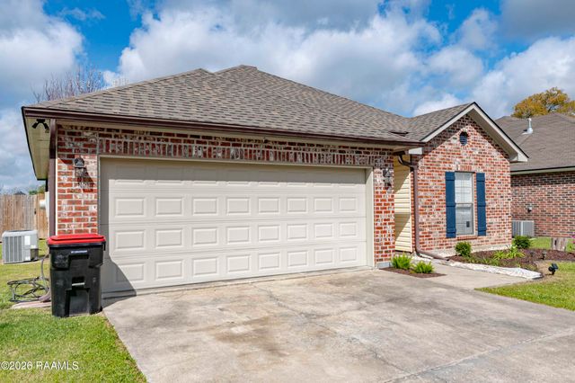 106 Country Garden Lane, Lafayette, LA 70507