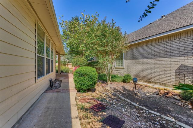 175 W Lilac Ridge Place, The Woodlands, TX 77384