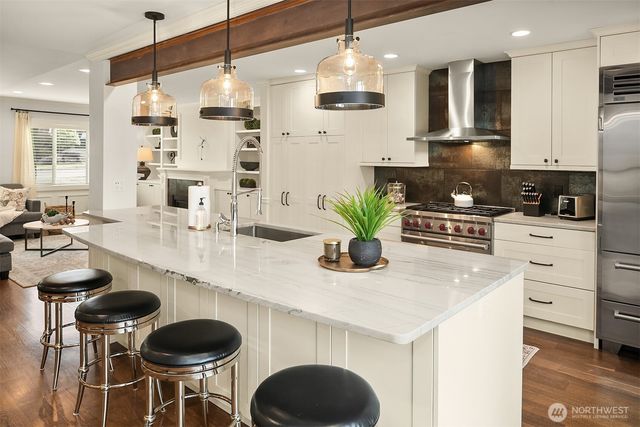 709 3rd Street S, Kirkland, WA 98033