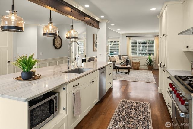 709 3rd Street S, Kirkland, WA 98033