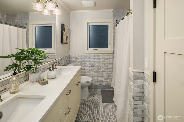 709 3rd Street S, Kirkland, WA 98033