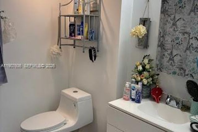 17600 NW 68th Avenue B4002, Hialeah, FL 33015
