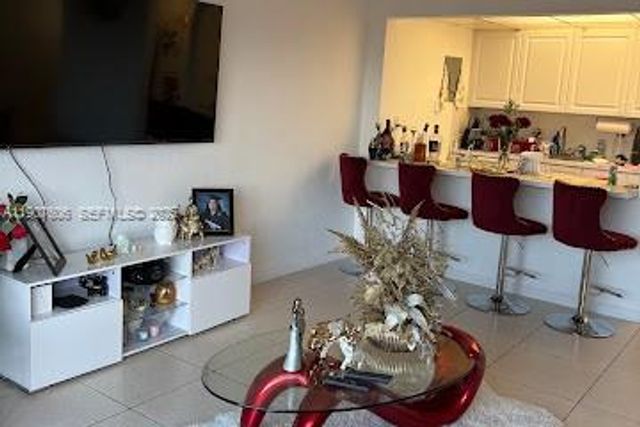 17600 NW 68th Avenue B4002, Hialeah, FL 33015