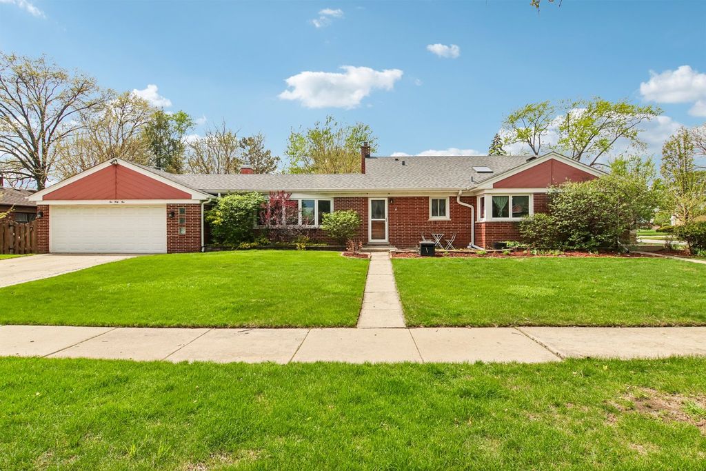 Image 1 of property listing at 245 Amherst Avenue, Des Plaines, IL 60016