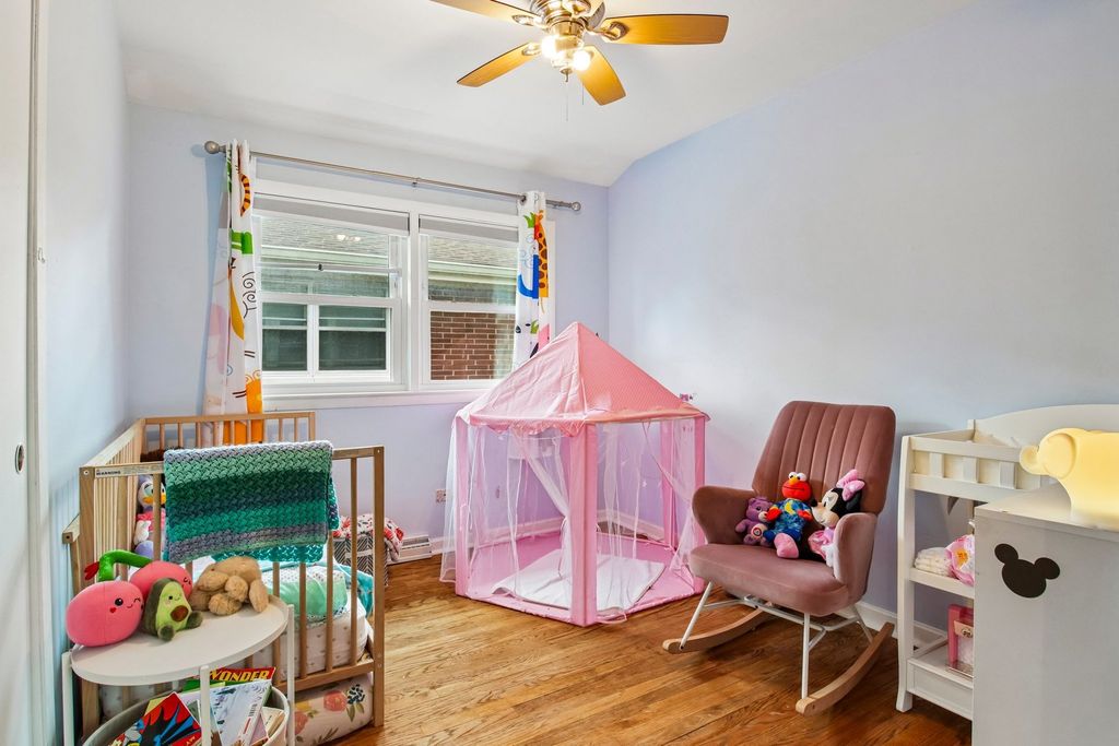 Image 22 of property listing at 245 Amherst Avenue, Des Plaines, IL 60016