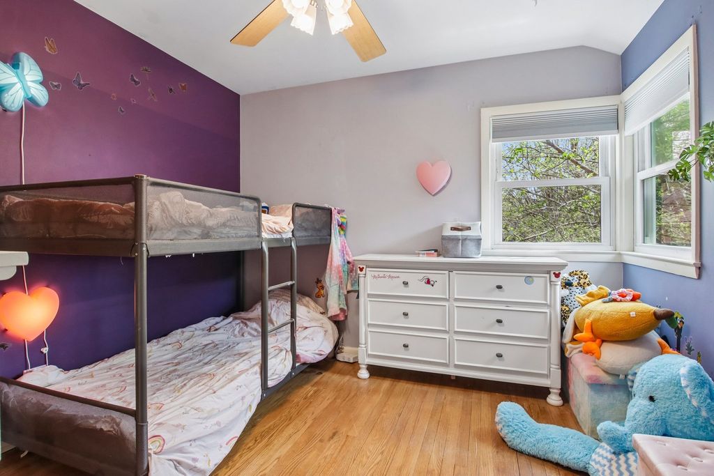 Image 25 of property listing at 245 Amherst Avenue, Des Plaines, IL 60016