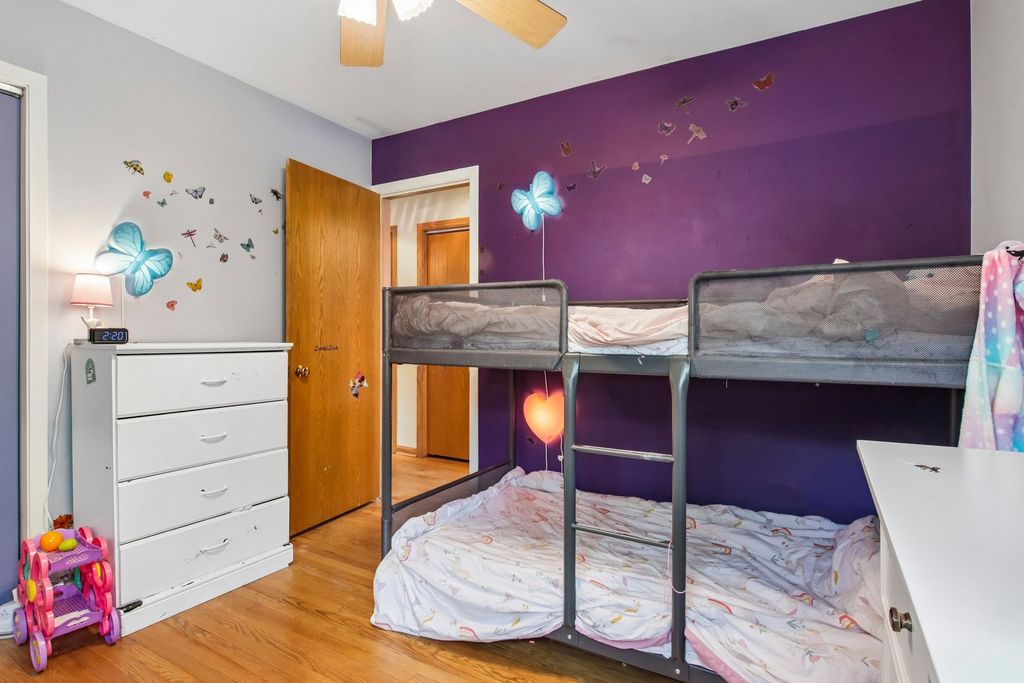 Image 26 of property listing at 245 Amherst Avenue, Des Plaines, IL 60016