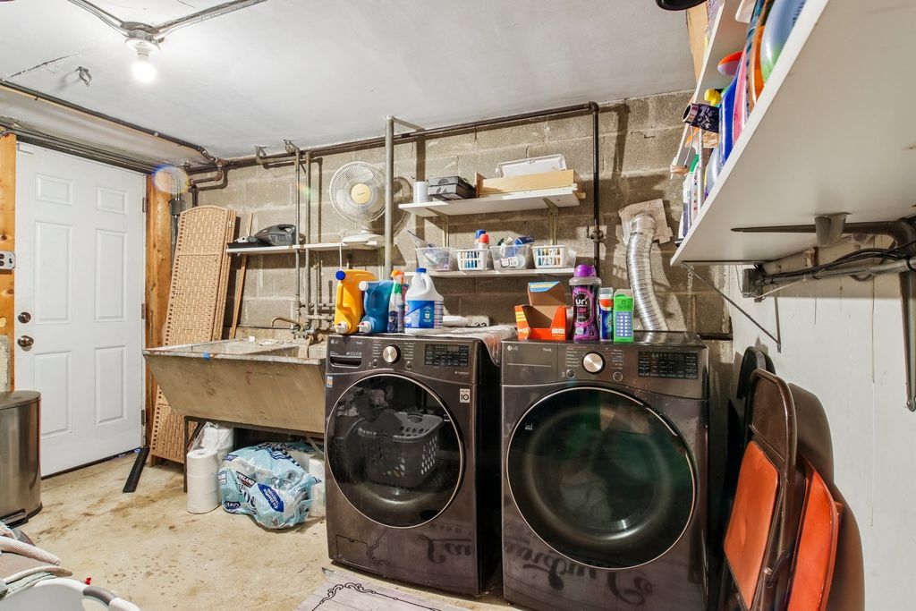 Image 27 of property listing at 245 Amherst Avenue, Des Plaines, IL 60016