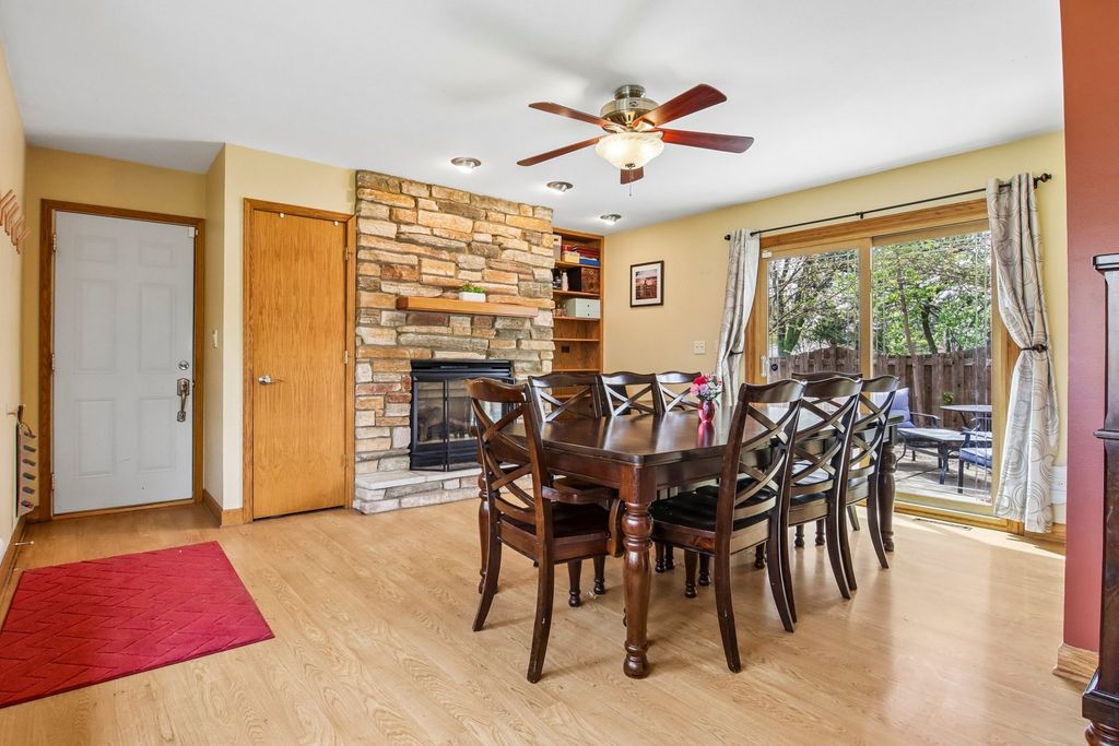 Image 7 of property listing at 245 Amherst Avenue, Des Plaines, IL 60016