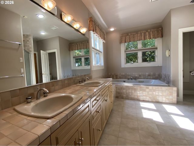 22709 Ne 123RD Cir, Brush Prairie, WA 98606