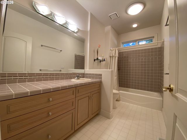 22709 Ne 123RD Cir, Brush Prairie, WA 98606