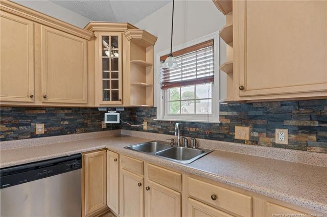 109 Canyon Ct Court, Sanford, NC 27332