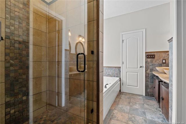 109 Canyon Ct Court, Sanford, NC 27332