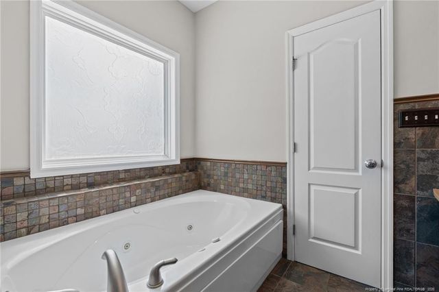 109 Canyon Ct Court, Sanford, NC 27332