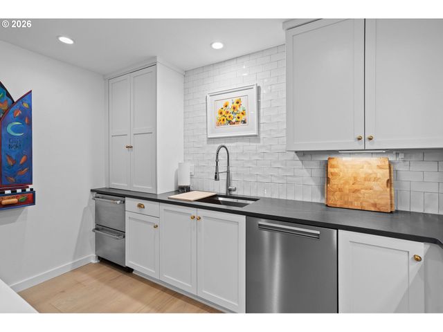 16250 PACIFIC Hwy 69, Lake Oswego, OR 97034